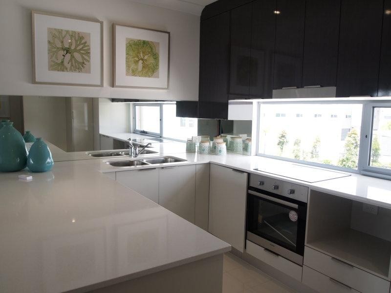 5036 Emerald Island Drive, Carrara QLD 4211