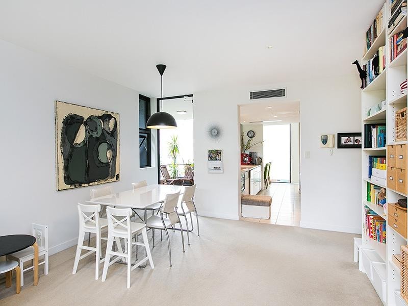 10 Pidgeon Cl., West End QLD 4101