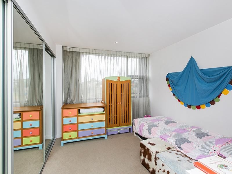 10 Pidgeon Cl., West End QLD 4101