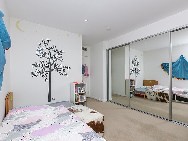 10 Pidgeon Cl., West End QLD 4101