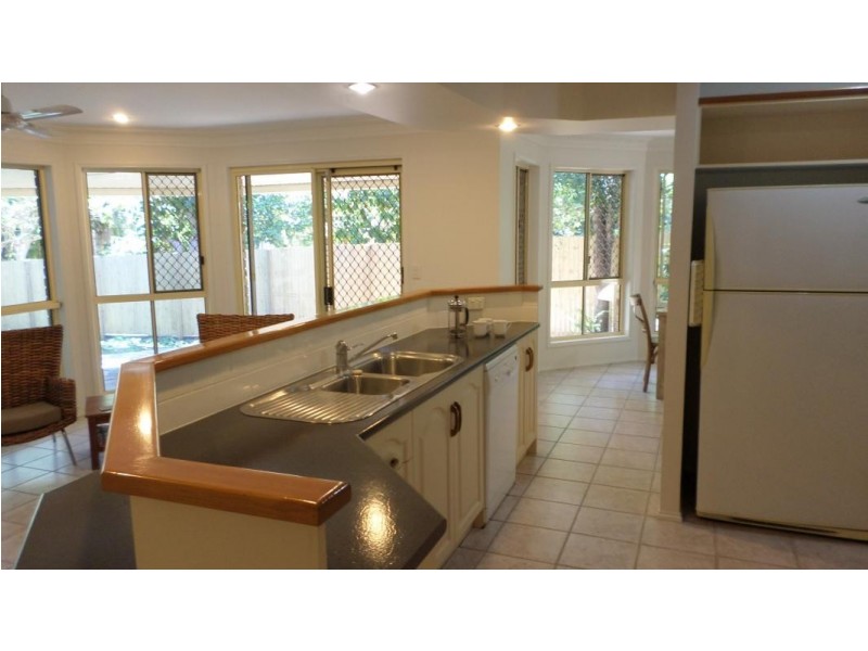 657 Esplanade, Urangan QLD 4655