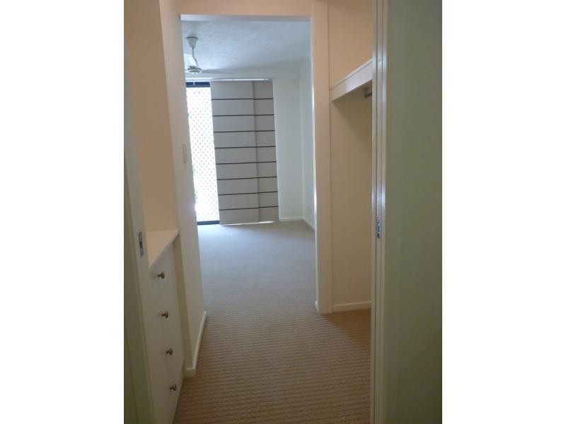 / 6-24 Henry Street, West End QLD 4810