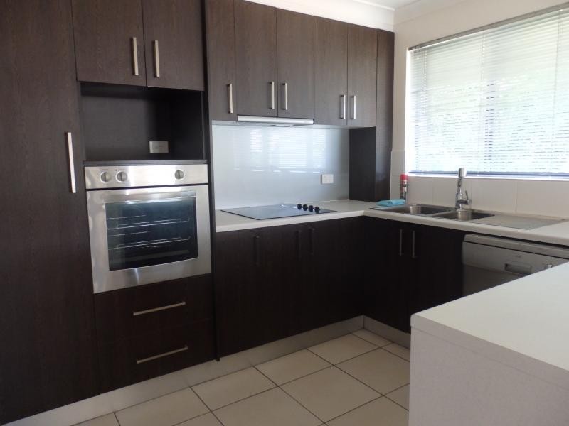 138 MARINE PARADE, Southport QLD 4215