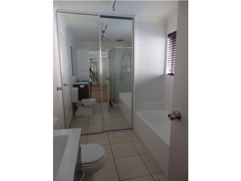 138 MARINE PARADE, Southport QLD 4215