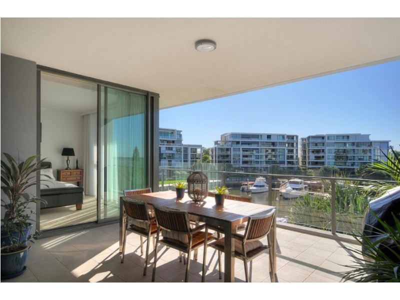 323 Bayview Street, Hollywell QLD 4216