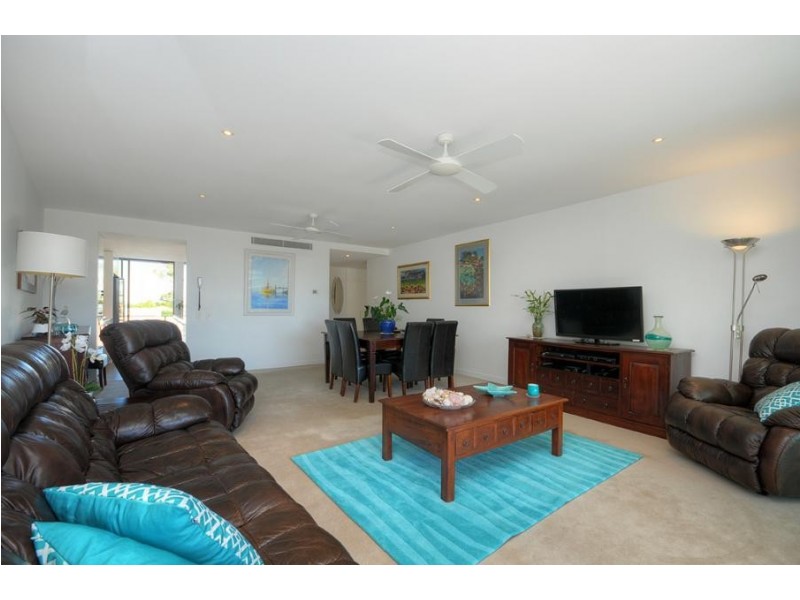 323 Bayview Street, Hollywell QLD 4216