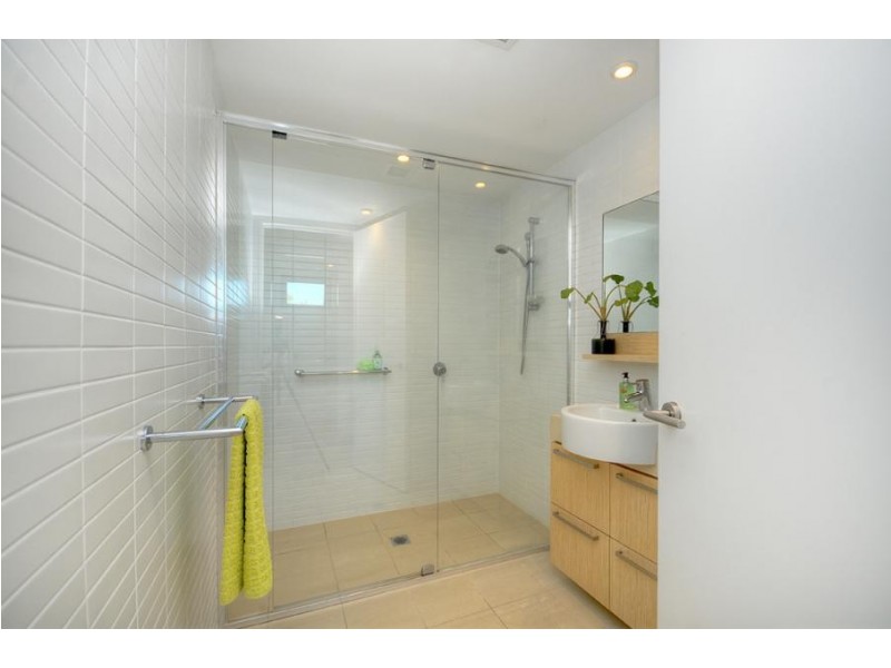 323 Bayview Street, Hollywell QLD 4216