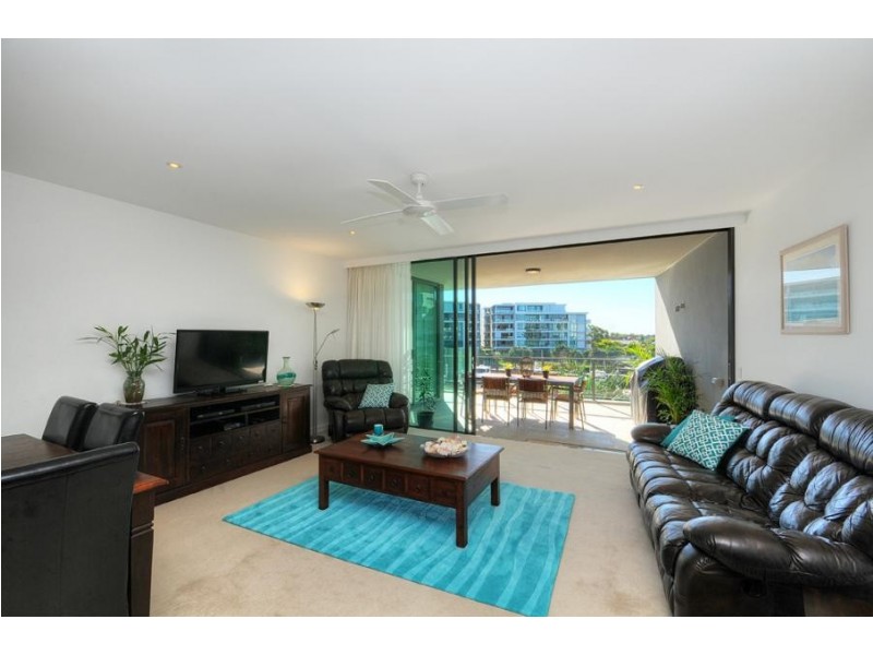 323 Bayview Street, Hollywell QLD 4216