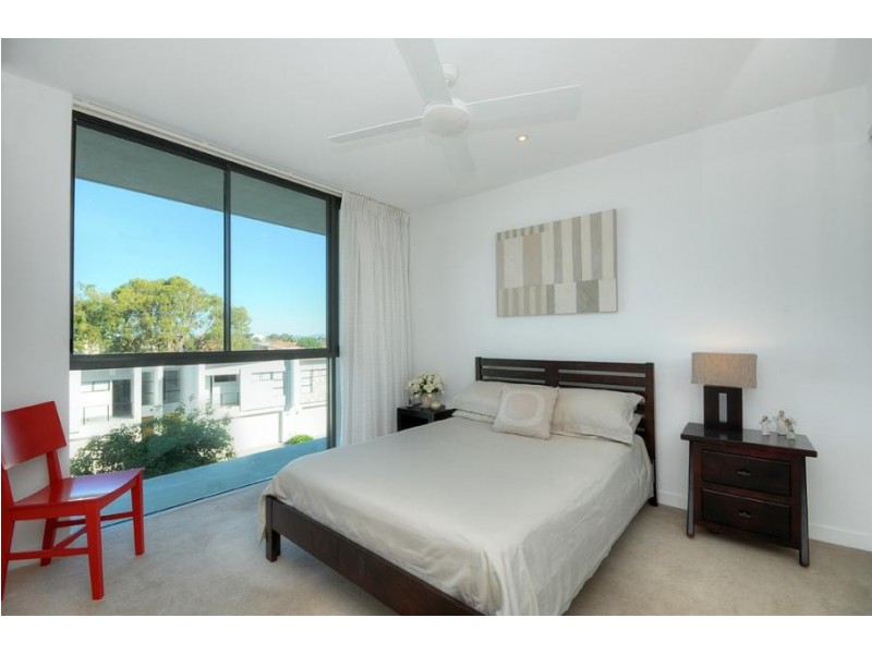 323 Bayview Street, Hollywell QLD 4216