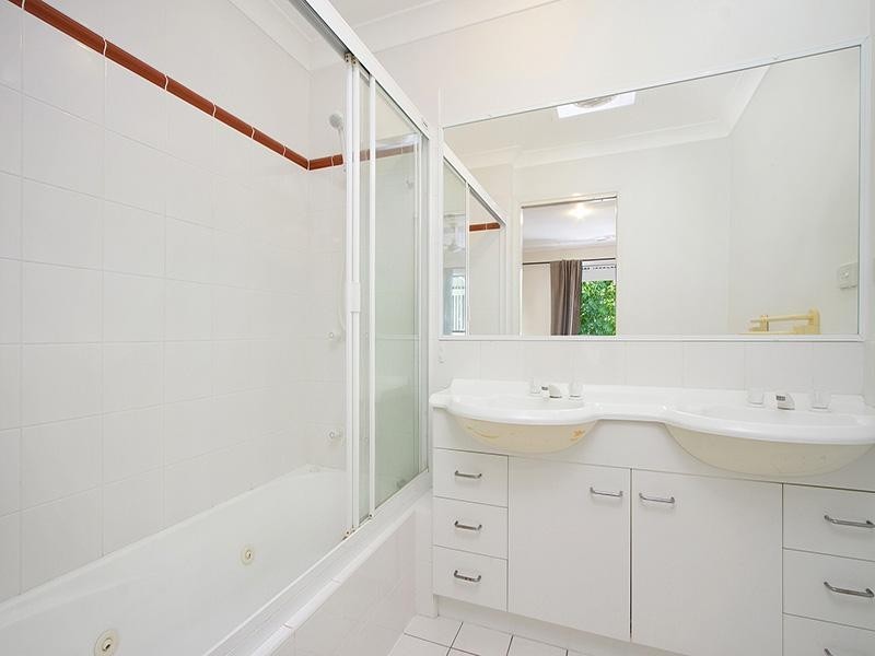 35 MIAWELA STREET, Norman Park QLD 4170