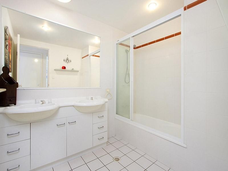 35 MIAWELA STREET, Norman Park QLD 4170