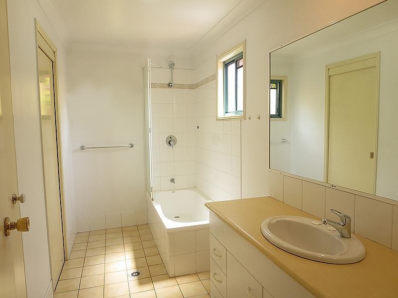 11 Oakmont Avenue, Oxley QLD 4075