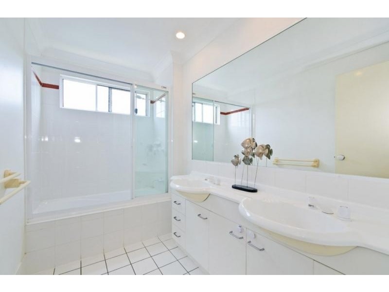 35 MIAWELA STREET, Norman Park QLD 4170