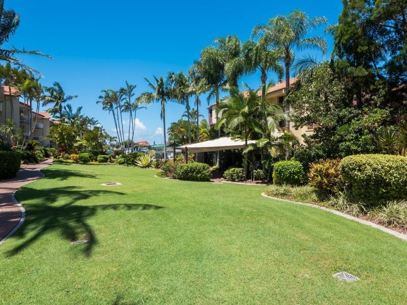 22 Jennifer Ave, Runaway Bay QLD 4216