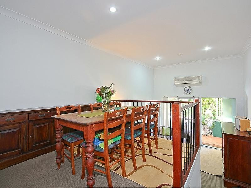 206 DARCY ROAD, Norman Park QLD 4170