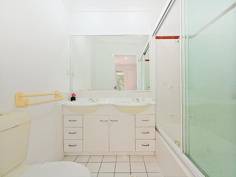 206 DARCY ROAD, Norman Park QLD 4170