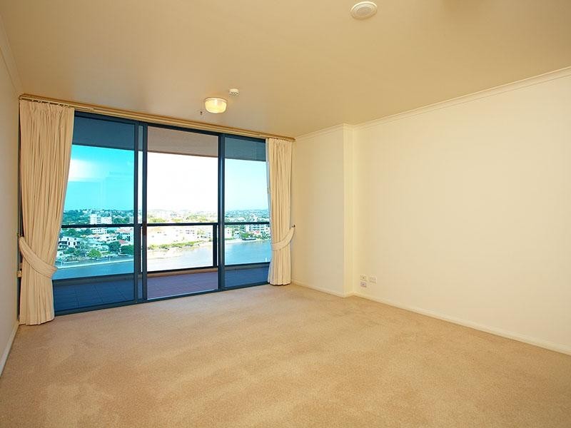 8 Goodwin Street, Kangaroo Point QLD 4169