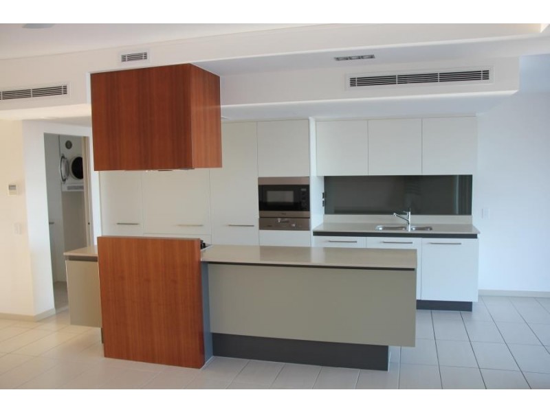 6 Mariners Drive, Townsville City QLD 4810