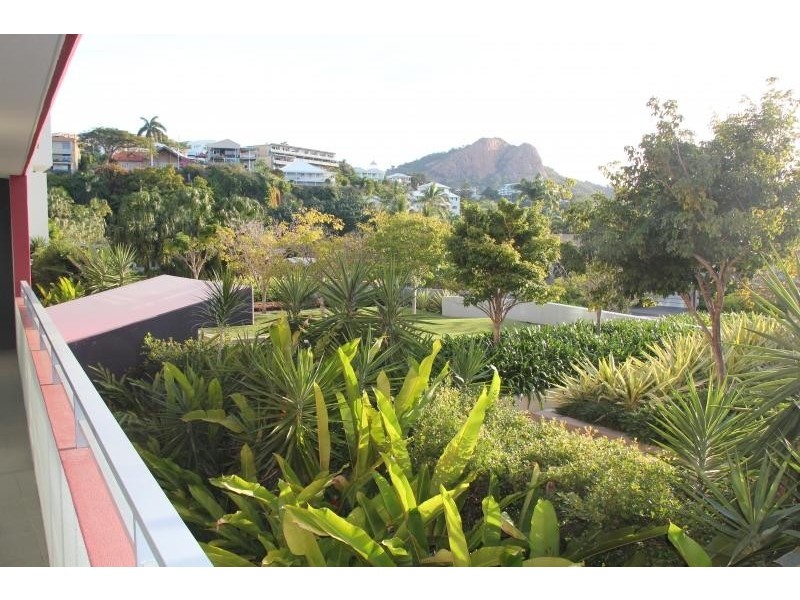 6 Mariners Drive, Townsville City QLD 4810