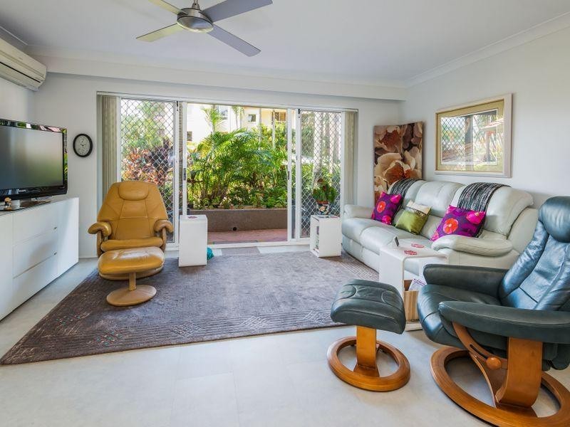 22 Jennifer Ave, Runaway Bay QLD 4216