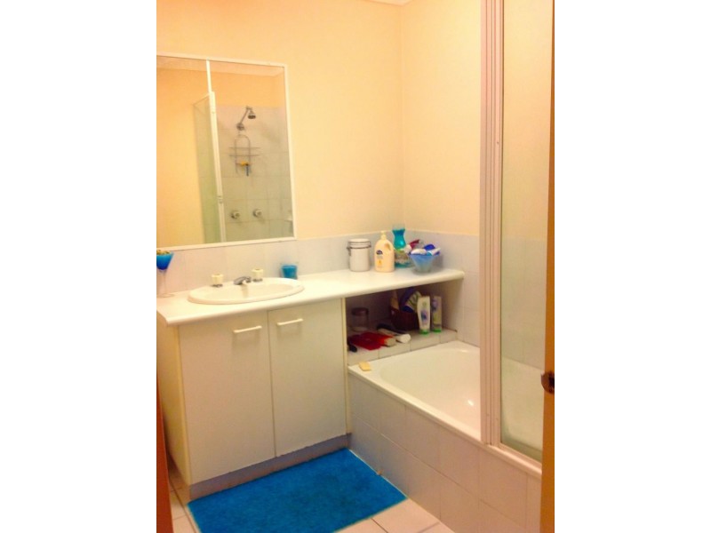 24/ 220 Christine Avenue, Burleigh Waters QLD 4220