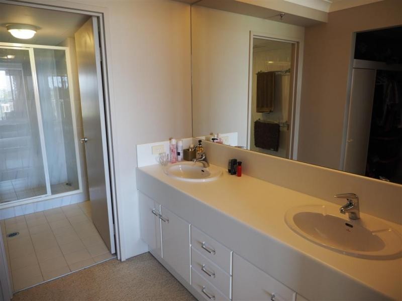 7 Oatland Esplanade, Runaway Bay QLD 4216