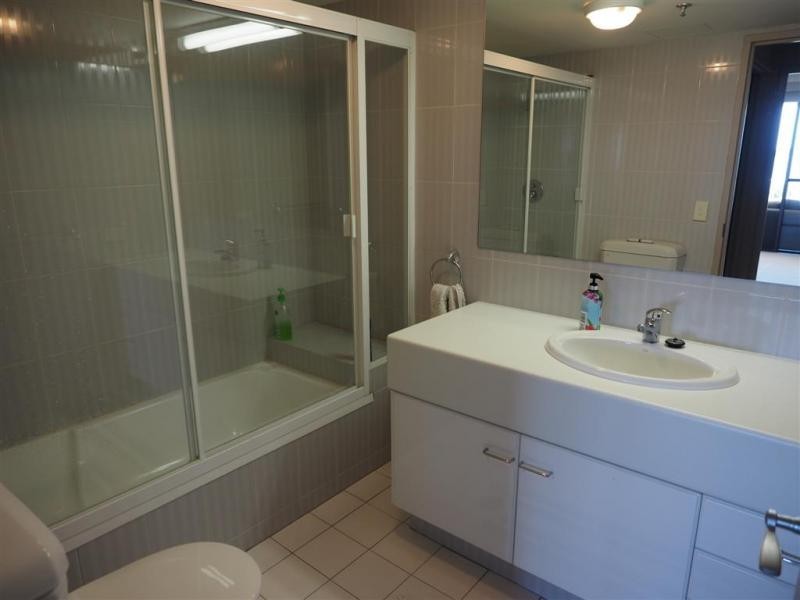 7 Oatland Esplanade, Runaway Bay QLD 4216
