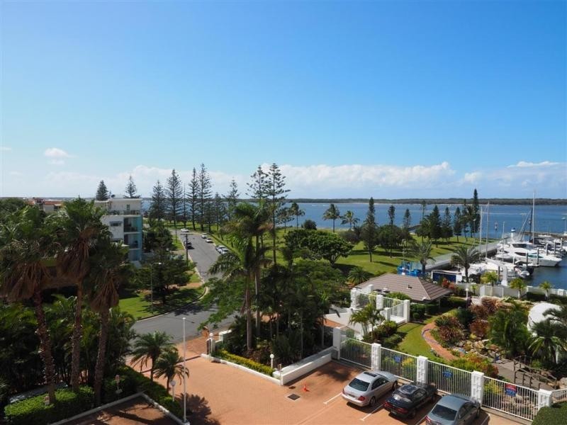 7 Oatland Esplanade, Runaway Bay QLD 4216
