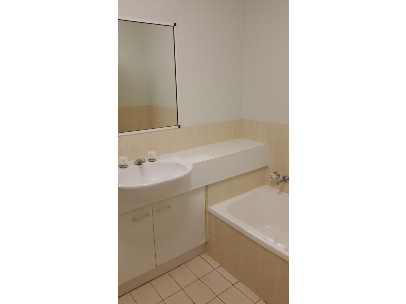 128 Benowa Road, Southport QLD 4215