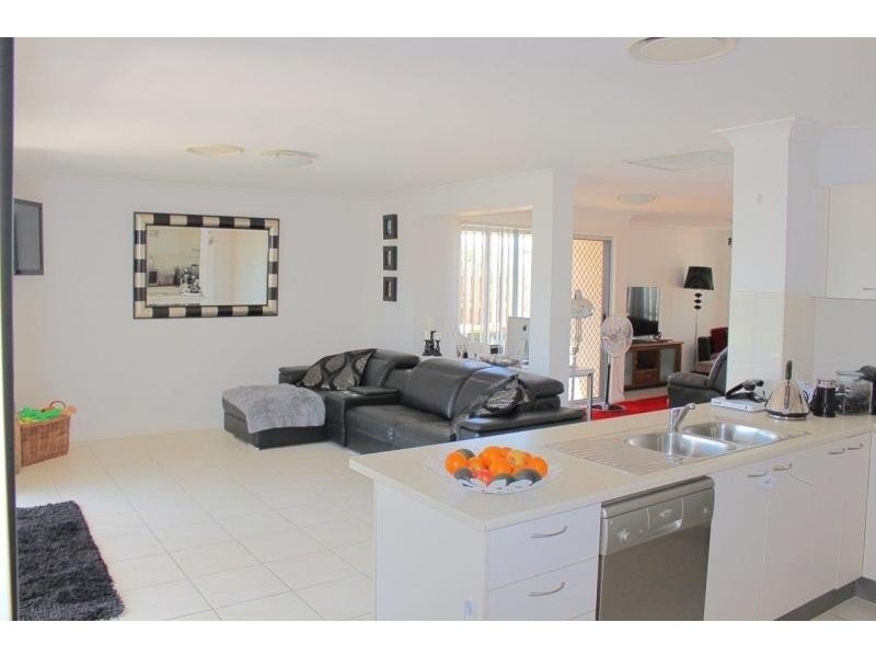 95 Lexey Crescent, Wakerley QLD 4154