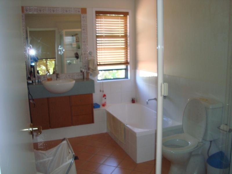 20 Fairway Drive, Clear Island Waters QLD 4226