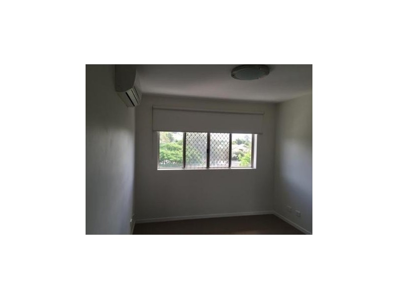 11 Riding Road, Hawthorne QLD 4171