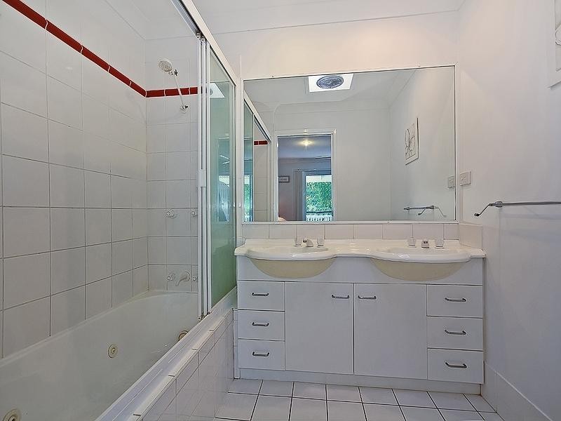 35 MIAWELA STREET, Norman Park QLD 4170