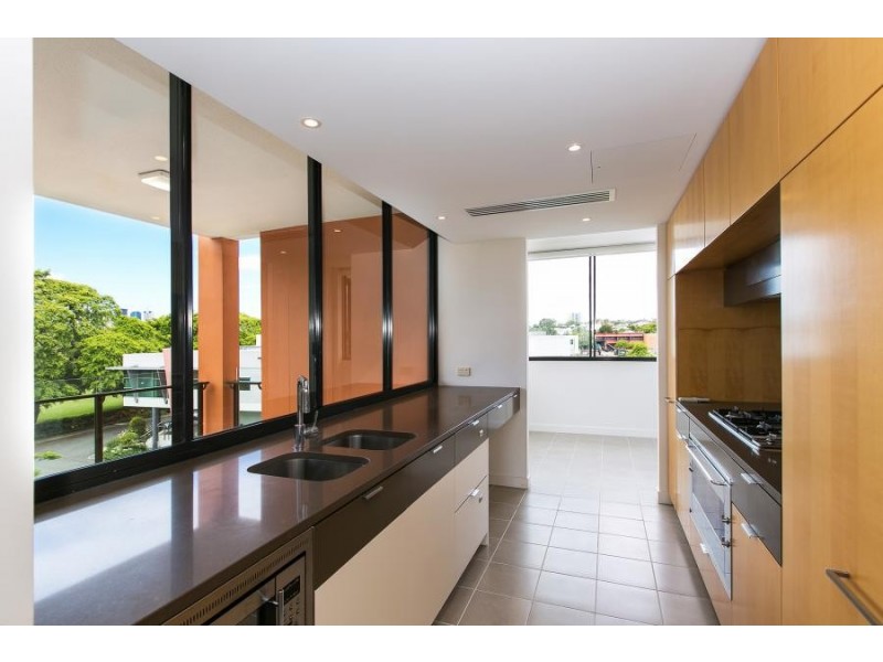10 Pidgeon Close, West End QLD 4101