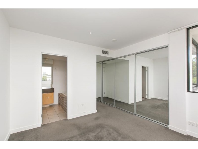 10 Pidgeon Close, West End QLD 4101