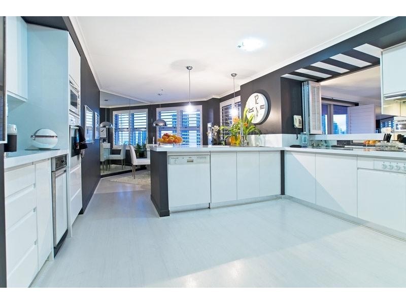 12 Commodore Drive, Main Beach QLD 4217