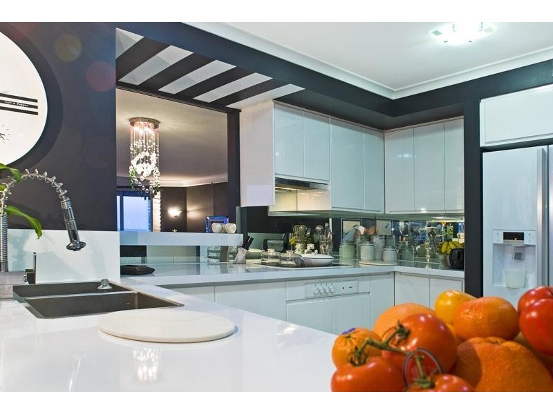 12 Commodore Drive, Main Beach QLD 4217