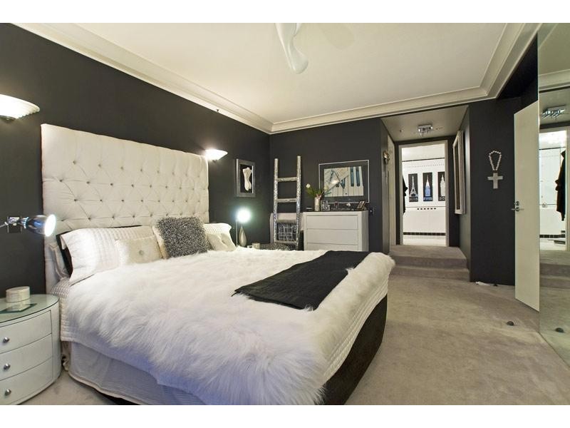 12 Commodore Drive, Main Beach QLD 4217