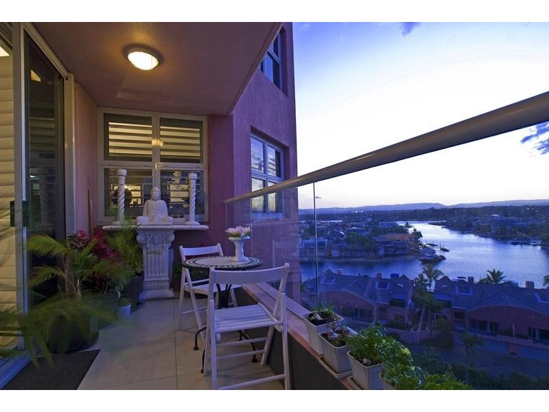 12 Commodore Drive, Main Beach QLD 4217