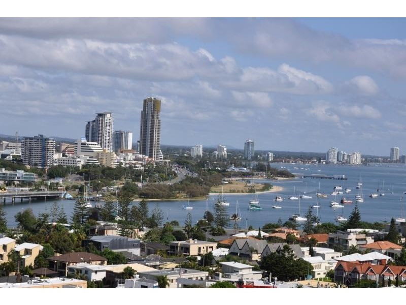 24 Breaker Street, Main Beach QLD 4217