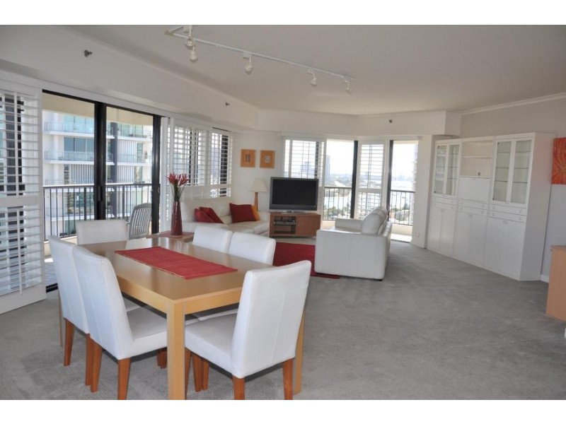 24 Breaker Street, Main Beach QLD 4217