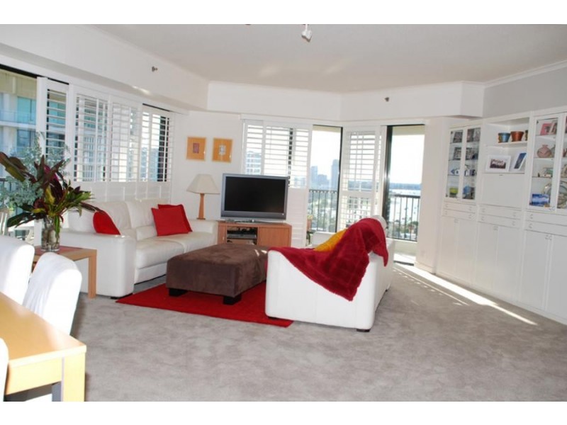 24 Breaker Street, Main Beach QLD 4217
