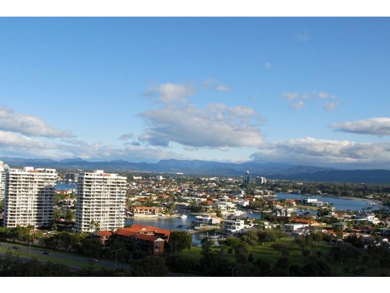 24 Breaker Street, Main Beach QLD 4217