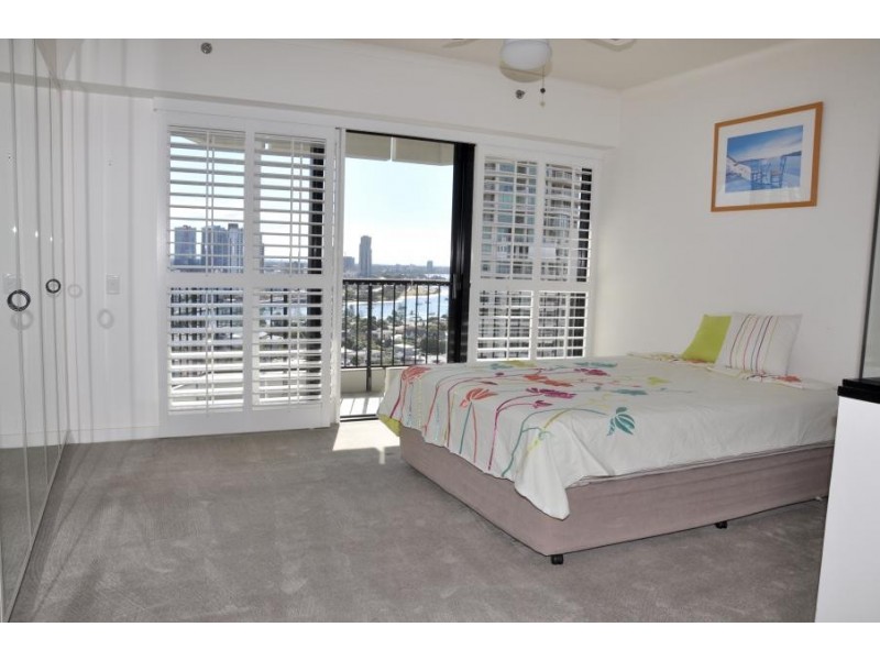 24 Breaker Street, Main Beach QLD 4217