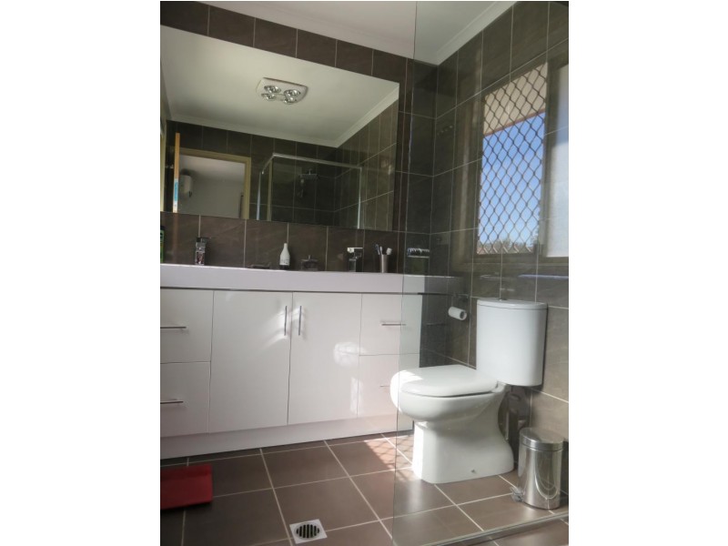 643 Pine Ridge Road, Biggera Waters QLD 4216