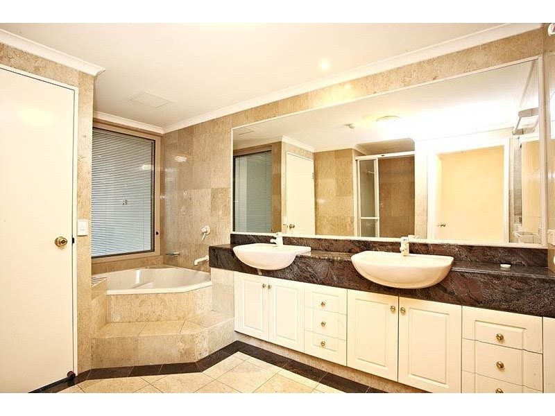 2 / 8 Goodwin Street, Kangaroo Point QLD 4169