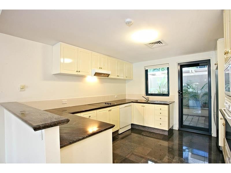 2 / 8 Goodwin Street, Kangaroo Point QLD 4169