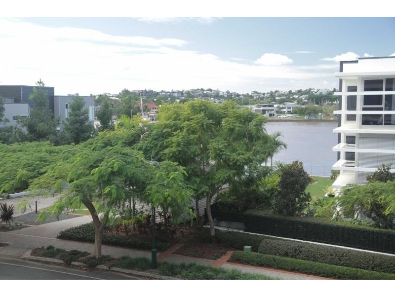 24 MACQUARIE STREET, Teneriffe QLD 4005