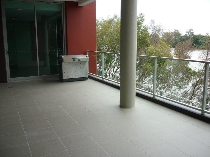 201/211 King Arthur Terrace, Tennyson QLD 4105