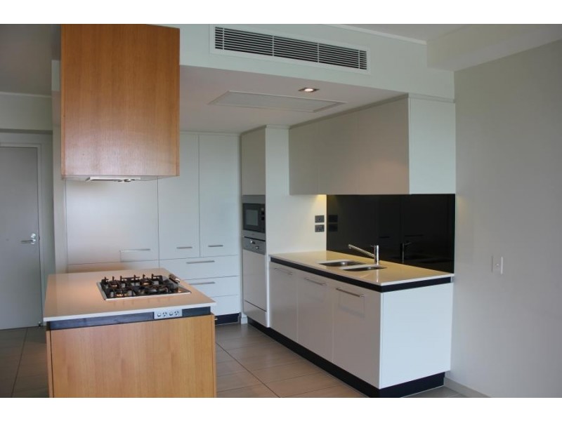 6 Mariners Drive, Townsville City QLD 4810